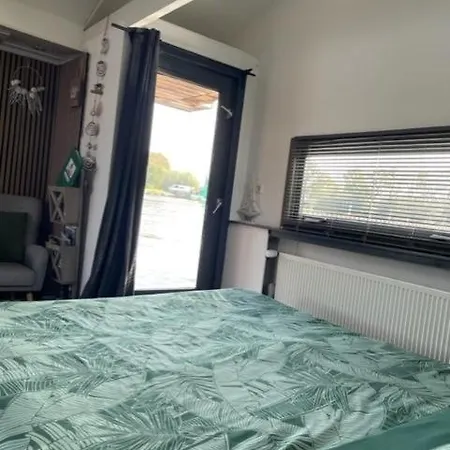 Båthotell Aangenaam Op De Rijn, Woonboot, Inclusief Prive Sauna Alphen aan den Rijn