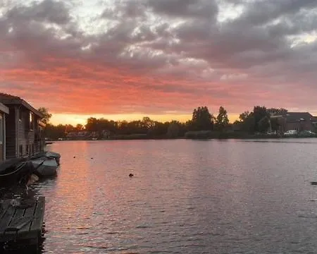 Aangenaam Op De Rijn, Woonboot, Inclusief Privé Sauna Hotel en barco *