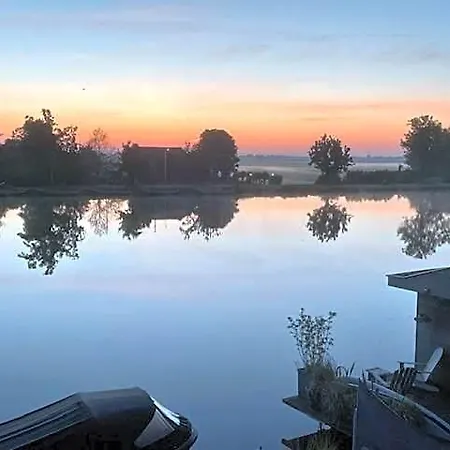 Botel Aangenaam Op De Rijn, Woonboot, Inclusief Prive Sauna Alphen aan den Rijn