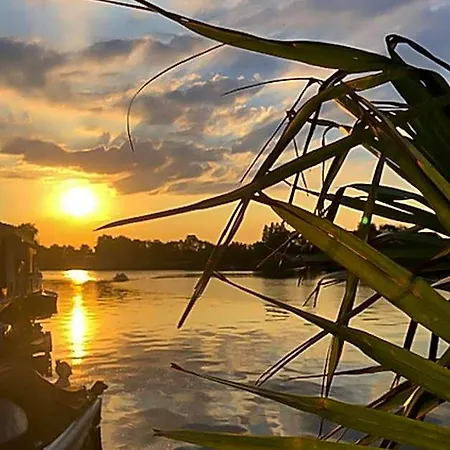 Aangenaam Op De Rijn, Woonboot, Inclusief Prive Sauna Botel Alphen aan den Rijn