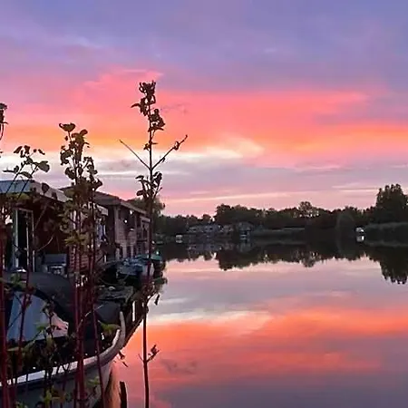 Aangenaam Op De Rijn, Woonboot, Inclusief Prive Sauna Alphen aan den Rijn