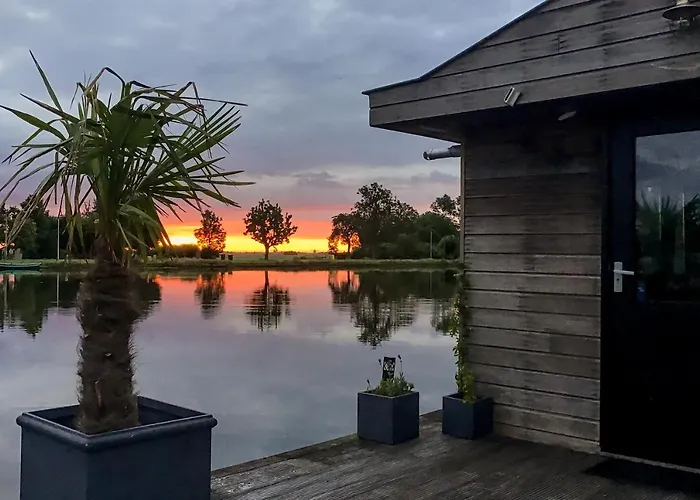 Aangenaam Op De Rijn, Woonboot, Inclusief Privé Sauna Hotel en barco Alphen aan den Rijn
