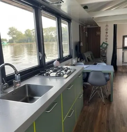 Hotel en barco Aangenaam Op De Rijn, Woonboot, Inclusief Privé Sauna *
