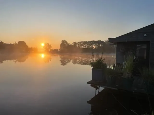 Aangenaam Op De Rijn, Woonboot, Inclusief Prive Sauna Alphen aan den Rijn