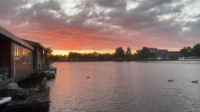Aangenaam Op De Rijn, Woonboot, Inclusief Privé Sauna Hotel en barco *