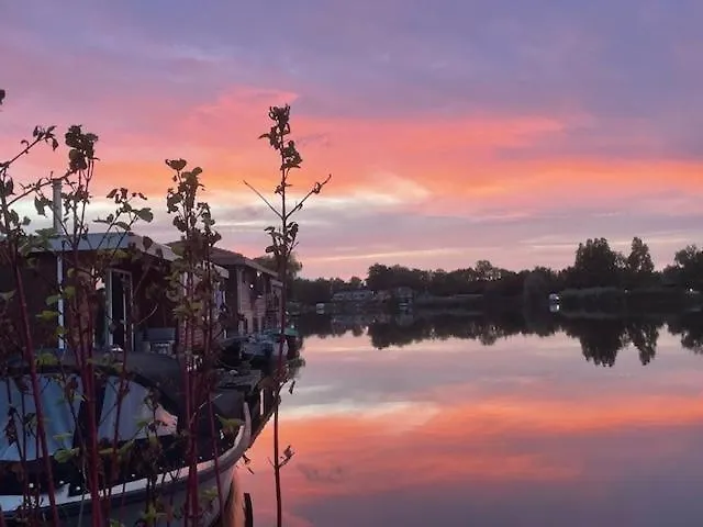 Botel Aangenaam Op De Rijn, Woonboot, Inclusief Prive Sauna *