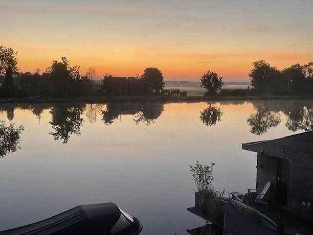 Aangenaam Op De Rijn, Woonboot, Inclusief Prive Sauna *
