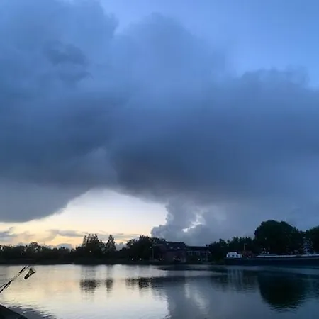 Aangenaam Op De Rijn, Woonboot, Inclusief Prive Sauna 船屋