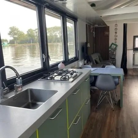 船屋 Aangenaam Op De Rijn, Woonboot, Inclusief Prive Sauna *