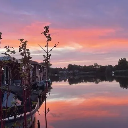 船屋 Aangenaam Op De Rijn, Woonboot, Inclusief Prive Sauna *